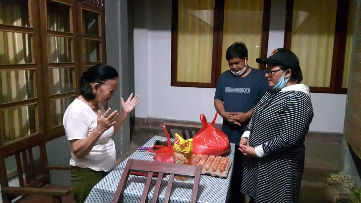 Peduli Pada Hamba Tuhan Dan Warga, Koloay Tergerak Untuk Saling Berbagi